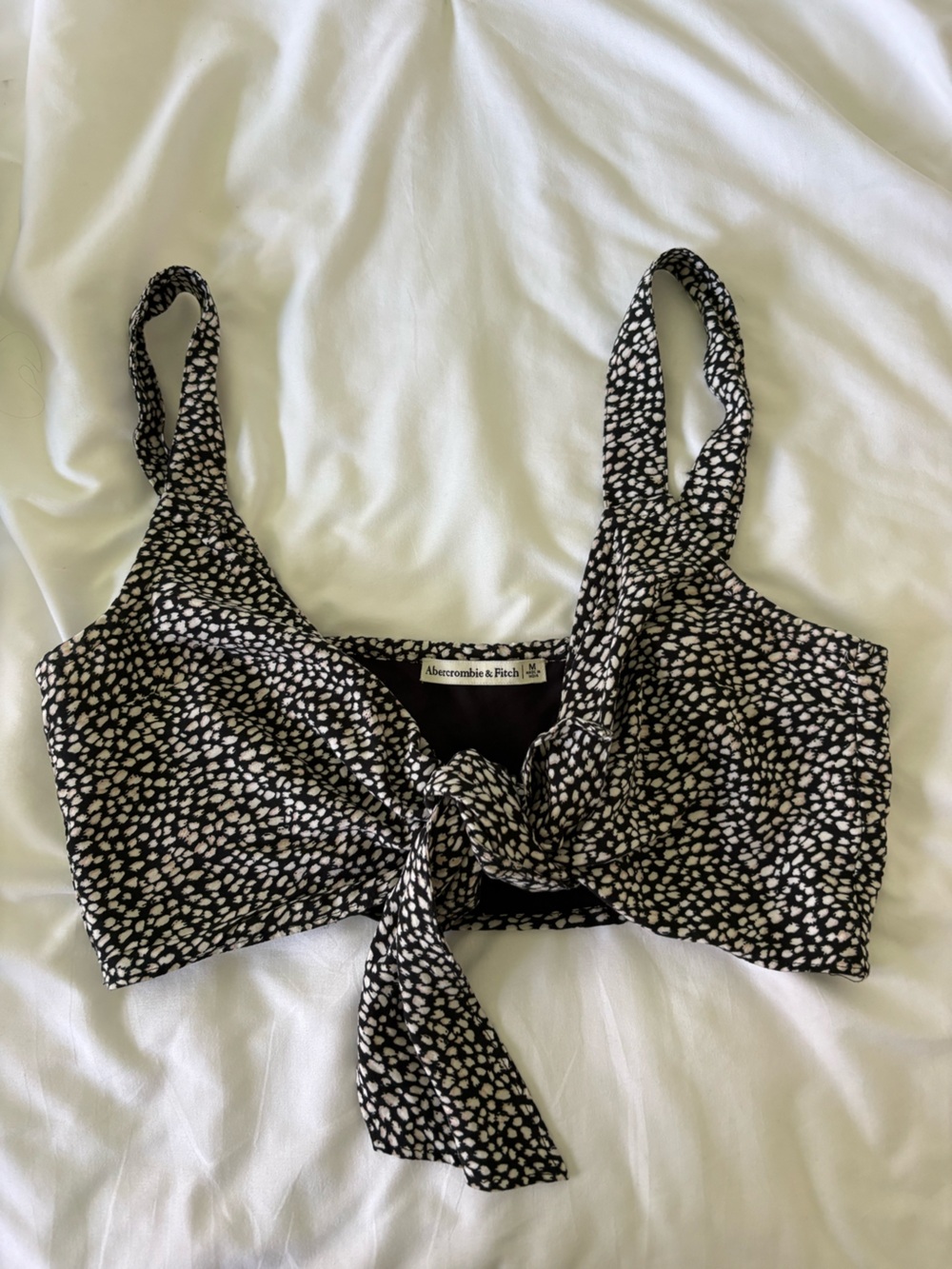 Abercrombie & Fitch Black and White Knot-Front Crop Top